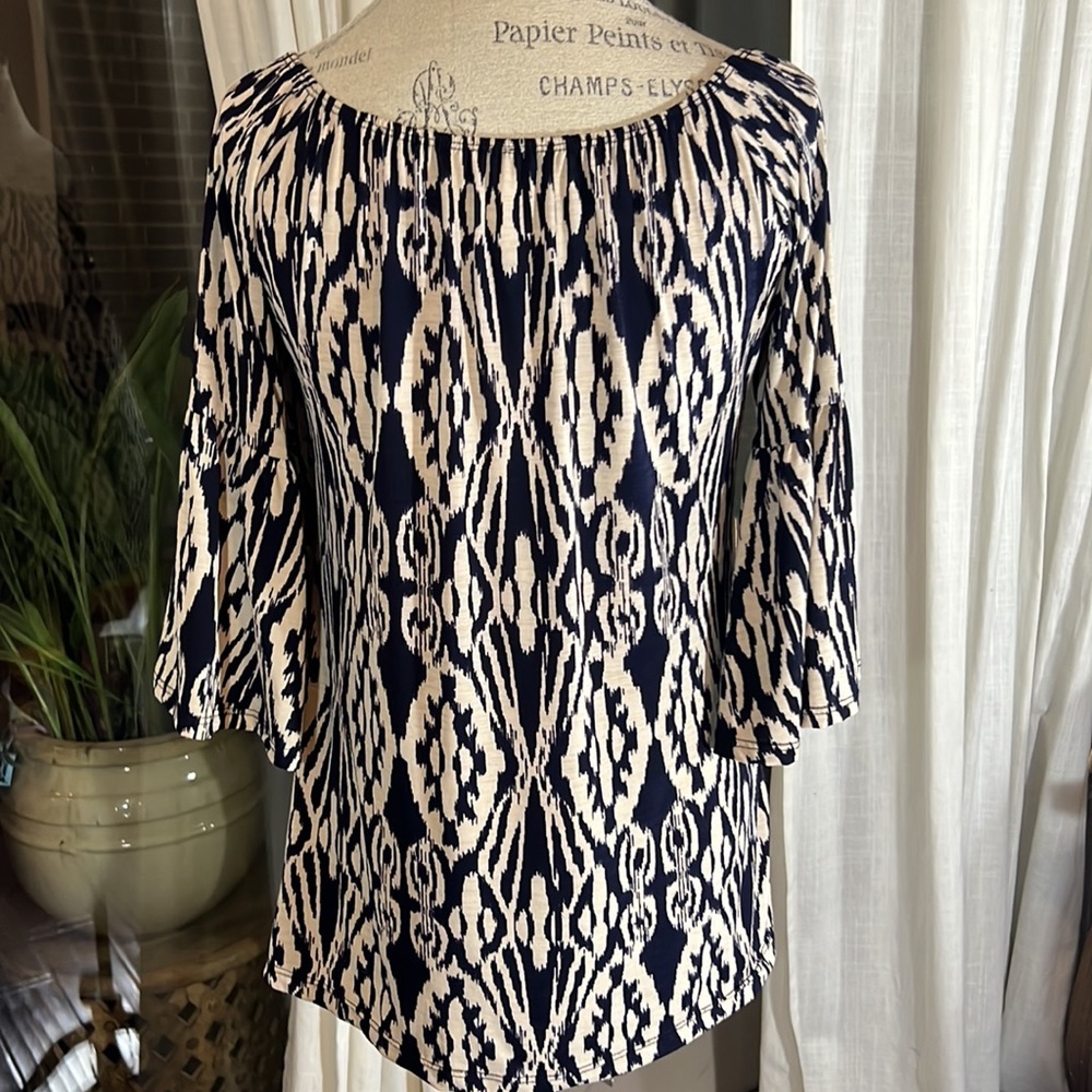 Vall navy cream off white pattern women’s blouse shirt. Size small​ - Picture 8 of 12